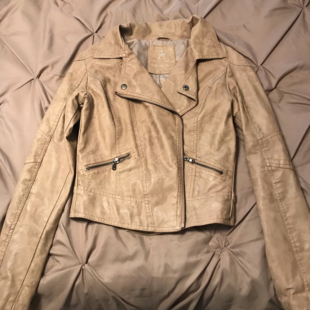 Gorgeous tan leather crop jacket